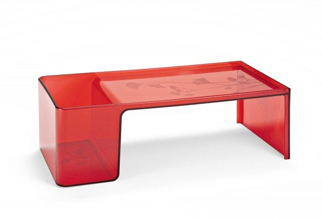 Usame di Kartell è sia vassoio letto sia tavolino sia portariviste; è realizzato interamente in Pmma trasparente ed è decorato da motivi floreali. Misura L 84 x P 40 x H 28 cm. Prezzo 192 euro. www.kartell.com Usame di Kartell è sia vassoio letto sia tavolino sia portariviste; è realizzato interamente in Pmma trasparente ed è decorato da motivi floreali. Misura L 84 x P 40 x H 28 cm. Prezzo 192 euro. www.kartell.com