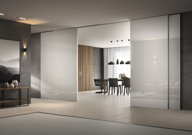 Risponde alle esigenze del vivere contemporaneo il pannello Premium linea Scenario di FerreroLegno che permette di separare o creare continuità visiva tra gli ambienti della casa, rispondendo alle diverse necessità abitative. È formato da lastre di cristallo di sicurezza antinfortunio, spesse 3 mm e dotate di pellicola posteriore antisfondamento, e da un tamburaggio interno che aumenta le prestazioni di fonoassorbenza, senza appesantirne la forma. Essenziale, ha profilo in alluminio complanare al cristallo molto sottile, giuntato a 45°. www.ferrerolegno.com Risponde alle esigenze del vivere contemporaneo il pannello Premium linea Scenario di FerreroLegno che permette di separare o creare continuità visiva tra gli ambienti della casa, rispondendo alle diverse necessità abitative. È formato da lastre di cristallo di sicurezza antinfortunio, spesse 3 mm e dotate di pellicola posteriore antisfondamento, e da un tamburaggio interno che aumenta le prestazioni di fonoassorbenza, senza appesantirne la forma. Essenziale, ha profilo in alluminio complanare al cristallo molto sottile, giuntato a 45°. www.ferrerolegno.com