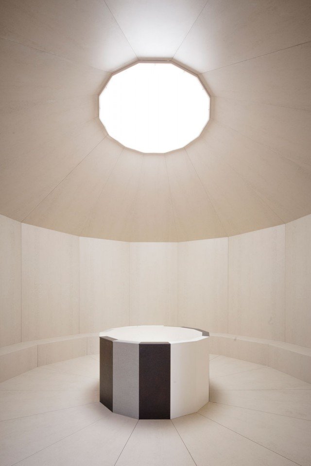 Dai piani di cucina ai pavimenti, fino alle facciate: Dekton® by Cosentino è un materiale innovativo, versatile e adatto per interni ed esterni. Una sofisticata miscela di materie prime, utilizzate nella lavorazione del vetro, della ceramica e delle superfici di quarzo che, grazie alla tecnologia Tsp, si trasforma in lastre di grandi dimensioni (144x320 cm, spessore 0,8-1,2-2 cm). Personalizzabili con incisioni e tagli su misura, oltre che disponibile in molte colorazioni. www.cosentinogroup.net Dai piani di cucina ai pavimenti, fino alle facciate: Dekton® by Cosentino è un materiale innovativo, versatile e adatto per interni ed esterni. Una sofisticata miscela di materie prime, utilizzate nella lavorazione del vetro, della ceramica e delle superfici di quarzo che, grazie alla tecnologia Tsp, si trasforma in lastre di grandi dimensioni (144x320 cm, spessore 0,8-1,2-2 cm). Personalizzabili con incisioni e tagli su misura, oltre che disponibile in molte colorazioni. www.cosentinogroup.net