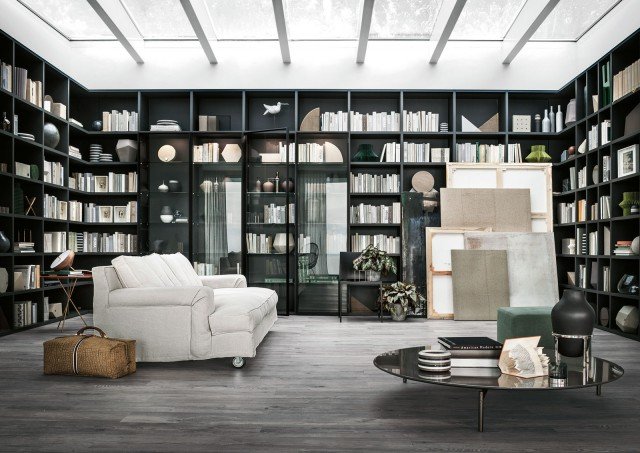 Selecta è ideale per dare carattere alle pareti di stanze-biblioteca rilette in chiave contemporanea, grazie anche a soluzioni compositive ad hoc che risolvono gli angoli in modo elegantemente perfetto. Struttura di rovere Carbone con vani a giorno e ante a battente di vetro trasparente con telaio di alluminio anodizzato bronzo. Selecta è ideale per dare carattere alle pareti di stanze-biblioteca rilette in chiave contemporanea, grazie anche a soluzioni compositive ad hoc che risolvono gli angoli in modo elegantemente perfetto. Struttura di rovere Carbone con vani a giorno e ante a battente di vetro trasparente con telaio di alluminio anodizzato bronzo.