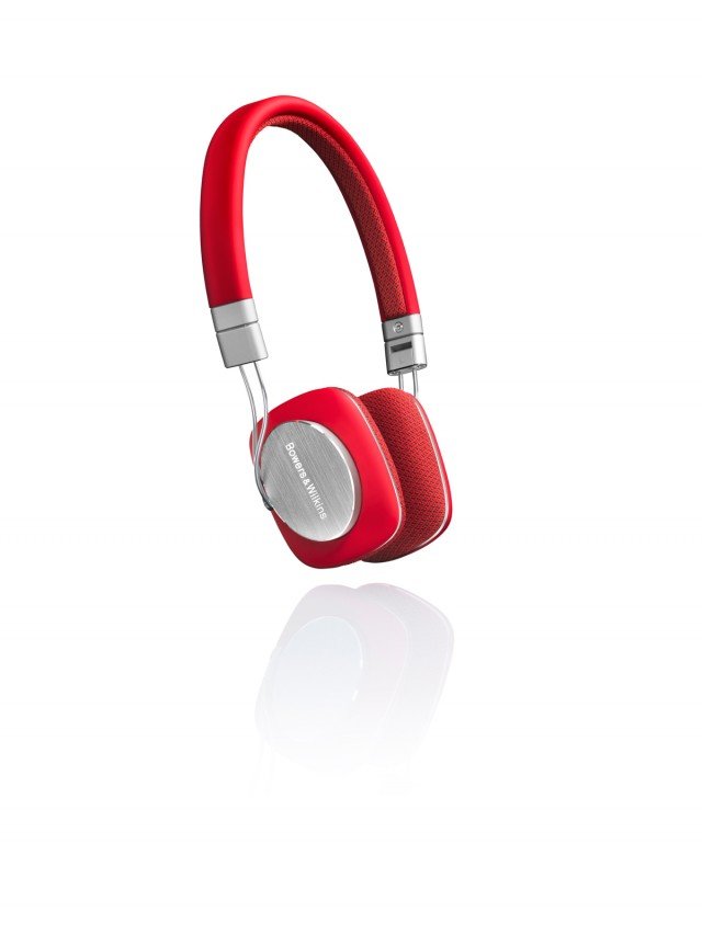 Le P3 di Bowers & Wilkins sono cuffie compatte e pieghevoli che offrono un suono naturale e vicinissimo alla registrazione originale. Ha il cavo dotato di comandi audio e microfoni compatibili con l’Iphone e ha cuscinetti in schiuma che tende con il calore a adattarsi all’orecchio. Prezzo: 199 euro. www.bowers-wilkins.it Le P3 di Bowers & Wilkins sono cuffie compatte e pieghevoli che offrono un suono naturale e vicinissimo alla registrazione originale. Ha il cavo dotato di comandi audio e microfoni compatibili con l’Iphone e ha cuscinetti in schiuma che tende con il calore a adattarsi all’orecchio. Prezzo: 199 euro. www.bowers-wilkins.it