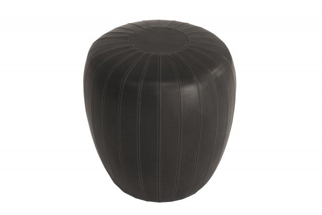 Tod, design Ferruccio Laviani, pouf rivestito di pelle o di tessuto, ha una forma organica, vagamente ispirata a sedute di culture lontane. L’espressività dell’insieme viene data dai dettagli costruttivi, mix tra industrial design e artigianato: cuciture impunturate a rilievo che ricordano l’elevata maestria sartoriale che da sempre contraddistingue la produzione Lema. Tod, design Ferruccio Laviani, pouf rivestito di pelle o di tessuto, ha una forma organica, vagamente ispirata a sedute di culture lontane. L’espressività dell’insieme viene data dai dettagli costruttivi, mix tra industrial design e artigianato: cuciture impunturate a rilievo che ricordano l’elevata maestria sartoriale che da sempre contraddistingue la produzione Lema.