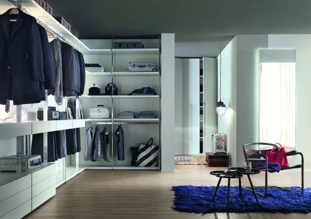 Novenove, di Officinadesign Lema e Hangar, disegnata da Piero Lissoni, è un programma di cabine armadio che trasforma ambienti tradizionalmente di servizio in vere e proprie stanze da vivere e sfruttare: al Salone viene presentata la nuova finitura di melaminico grigio, elegante e discreta. Novenove, di Officinadesign Lema e Hangar, disegnata da Piero Lissoni, è un programma di cabine armadio che trasforma ambienti tradizionalmente di servizio in vere e proprie stanze da vivere e sfruttare: al Salone viene presentata la nuova finitura di melaminico grigio, elegante e discreta.