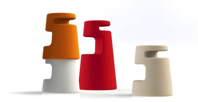 2525 di Alma Design è uno sgabello monoblocco a forma di cono dotato di un vano che consente di utilizzarlo anche come comodo poggiapiedi; è disponibile in due altezze diverse ed è impilabile. Misura ø 42 x H 43/75 cm. Costa rispettivamente 161,04 euro e 297,68 euro. www.alma-design.it 2525 di Alma Design è uno sgabello monoblocco a forma di cono dotato di un vano che consente di utilizzarlo anche come comodo poggiapiedi; è disponibile in due altezze diverse ed è impilabile. Misura ø 42 x H 43/75 cm. Costa rispettivamente 161,04 euro e 297,68 euro. www.alma-design.it