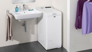 In classe A+++, la lavatrice EWT 1377 VDW SteamSystem di Electrolux, ha capacità di 7 kg. Ha speciale trattamento vapore SteamSystem che distende i tessuti ed elimina le pieghe e offre la possibilità di scegliere la durata del ciclo di lavaggio in base alle esigenze. Misura L 40 x P 60 x H 89 cm. Prezzo: 947 euro. www.electrolux.it In classe A+++, la lavatrice EWT 1377 VDW SteamSystem di Electrolux, ha capacità di 7 kg. Ha speciale trattamento vapore SteamSystem che distende i tessuti ed elimina le pieghe e offre la possibilità di scegliere la durata del ciclo di lavaggio in base alle esigenze. Misura L 40 x P 60 x H 89 cm. Prezzo: 947 euro. www.electrolux.it