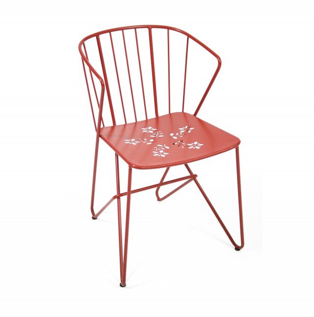 La poltroncina Flower di Fermob è resa unica dalla seduta in lamiera di acciaio perforata con un motivo a forma di corolle; la base tubolare è in acciaio. É interamente rivestita dal trattamento ad altissima protezione per uso esterno e con vernice in polvere anti Uv. Misura L 52 x P 53,5 x H 78 cm. Prezzo 270 euro. www.fermob.com La poltroncina Flower di Fermob è resa unica dalla seduta in lamiera di acciaio perforata con un motivo a forma di corolle; la base tubolare è in acciaio. É interamente rivestita dal trattamento ad altissima protezione per uso esterno e con vernice in polvere anti Uv. Misura L 52 x P 53,5 x H 78 cm. Prezzo 270 euro. www.fermob.com