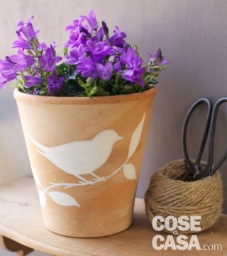 vaso con decorazione stencil disegno uccello vaso con decorazione stencil disegno uccello