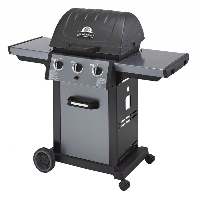 Il barbecue a gas Royal 320 di Broil King ha i ripiani laterali pieghevoli per un minore ingombro e è dotato di ruote rinforzate essere spostato con facilità. La griglia di cottura è in acciaio porcellanato e il termometro è integrato sul coperchio per una gestione ottimale di tutte le tipologie di cottura. Prezzo 550 euro. www.isignoridelbarbecue.com Il barbecue a gas Royal 320 di Broil King ha i ripiani laterali pieghevoli per un minore ingombro e è dotato di ruote rinforzate essere spostato con facilità. La griglia di cottura è in acciaio porcellanato e il termometro è integrato sul coperchio per una gestione ottimale di tutte le tipologie di cottura. Prezzo 550 euro. www.isignoridelbarbecue.com