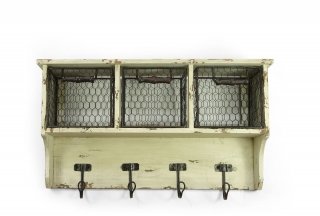 GF 261 di Novità Home ha un raffinato aspetto vintage ed è dotata di tre cestelli in metallo e di quattro ganci: è un modello multifunzione. La mensola è interamente realizzata in legno avorio decapato. Misura L 61 x P 17,5 x H 36,5 cm. Prezzo 108 euro. www.novitahome.it GF 261 di Novità Home ha un raffinato aspetto vintage ed è dotata di tre cestelli in metallo e di quattro ganci: è un modello multifunzione. La mensola è interamente realizzata in legno avorio decapato. Misura L 61 x P 17,5 x H 36,5 cm. Prezzo 108 euro. www.novitahome.it