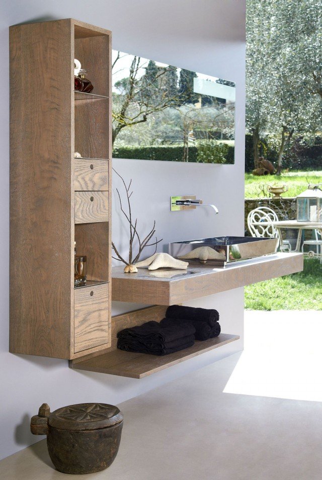 Ha uno spessore di 2,5 mm il lavabo rettangolare in acciaio inox che poggia sul piano in massello di rovere della collezione Wood-e di Regia. Il lavabo è così splendente grazie a una particolare lucidatura interna ed esterna. Misura L 60 x P 33 cm. Prezzo 1.340 euro. www.regia.it Ha uno spessore di 2,5 mm il lavabo rettangolare in acciaio inox che poggia sul piano in massello di rovere della collezione Wood-e di Regia. Il lavabo è così splendente grazie a una particolare lucidatura interna ed esterna. Misura L 60 x P 33 cm. Prezzo 1.340 euro. www.regia.it