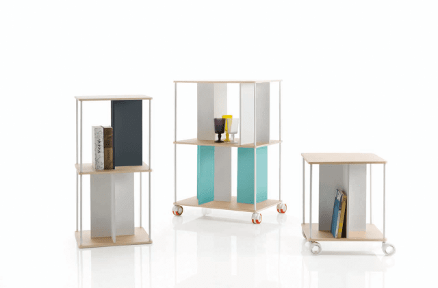 Il mobile Domino di B-Line ha una linea geometrica ed è disponibile in formati e altezze diverse che permettono di usarlo come libreria, contenitore o piano d’appoggio. I ripiani sono realizzati in multistrato di rovere e la struttura è in tondini di acciaio verniciato, è disponibile anche su ruote. Il modulo base L 41 x P 41 x H 42,4 cm. Prezzo 290 euro per la versione base. www.b-line.it Il mobile Domino di B-Line ha una linea geometrica ed è disponibile in formati e altezze diverse che permettono di usarlo come libreria, contenitore o piano d’appoggio. I ripiani sono realizzati in multistrato di rovere e la struttura è in tondini di acciaio verniciato, è disponibile anche su ruote. Il modulo base L 41 x P 41 x H 42,4 cm. Prezzo 290 euro per la versione base. www.b-line.it