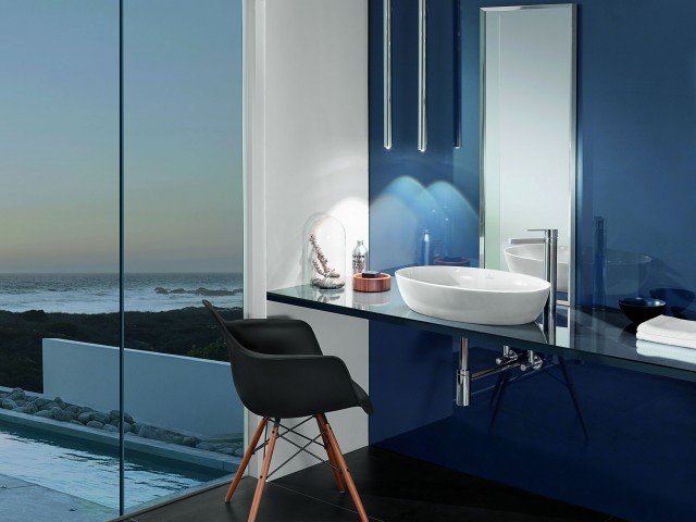 Ha bacino profondo il lavabo da appoggio ovale Artis di Villeroy & Boch. Lo spessore è molto sottile grazie al materiale TitanCeram di cui è realizzato. Misura L 61 x P 41 cm. Prezzo, Iva esclusa, 634 euro. www.villeroy-boch.it Ha bacino profondo il lavabo da appoggio ovale Artis di Villeroy & Boch. Lo spessore è molto sottile grazie al materiale TitanCeram di cui è realizzato. Misura L 61 x P 41 cm. Prezzo, Iva esclusa, 634 euro. www.villeroy-boch.it