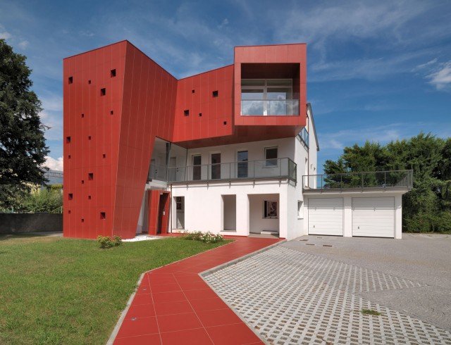 Sistema di pareti ventilate in gres cristallizzato rosso SistemA di Marazzi Tecnica nel formato 60 x 120 cm che avvolge la struttura anche nei suoi elementi più complessi. Il progetto è Villa Nesi, a Ivrea. Sistema di pareti ventilate in gres cristallizzato rosso SistemA di Marazzi Tecnica nel formato 60 x 120 cm che avvolge la struttura anche nei suoi elementi più complessi. Il progetto è Villa Nesi, a Ivrea.