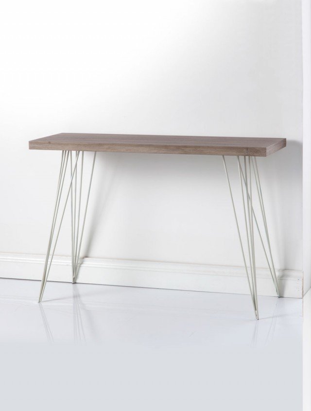 Art. 55890 di Brandani Gift Group è una consolle in Mdf effetto legno con una delicata struttura in metallo: è un pezzo elegante che fonde insieme lo stile moderno e vintage. Misura L 100 x P 30 x H 80 cm. Prezzo 99 euro. www.brandani.it Art. 55890 di Brandani Gift Group è una consolle in Mdf effetto legno con una delicata struttura in metallo: è un pezzo elegante che fonde insieme lo stile moderno e vintage. Misura L 100 x P 30 x H 80 cm. Prezzo 99 euro. www.brandani.it
