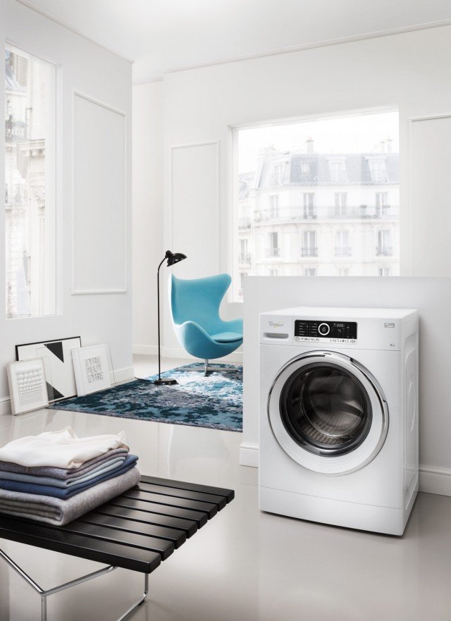 La gamma di lavatrici Premium di Whirlpool è dotata di 6 ° Senso Live Technology che consente di interagire con lavatrice e asciugatrice tramite un’App dedicata, disponibile sia per iOS e dispositivi Android per impostare, avviare e monitorare il ciclo di lavaggio e asciugatura da remoto. Inoltre, sempre tramite l’App è possibile cambiare le impostazioni, essere informati dello stato del ciclo impostato o di eventuali problemi. Lavatrice e asciugatrice sono connesse tra di loro per settare i programmi in totale sinergia: quando termina il ciclo di lavaggio, il programma di asciugatura si imposta automaticamente. Prezzi in via di definizione. La gamma di lavatrici Premium di Whirlpool è dotata di 6 ° Senso Live Technology che consente di interagire con lavatrice e asciugatrice tramite un’App dedicata, disponibile sia per iOS e dispositivi Android per impostare, avviare e monitorare il ciclo di lavaggio e asciugatura da remoto. Inoltre, sempre tramite l’App è possibile cambiare le impostazioni, essere informati dello stato del ciclo impostato o di eventuali problemi. Lavatrice e asciugatrice sono connesse tra di loro per settare i programmi in totale sinergia: quando termina il ciclo di lavaggio, il programma di asciugatura si imposta automaticamente. Prezzi in via di definizione.