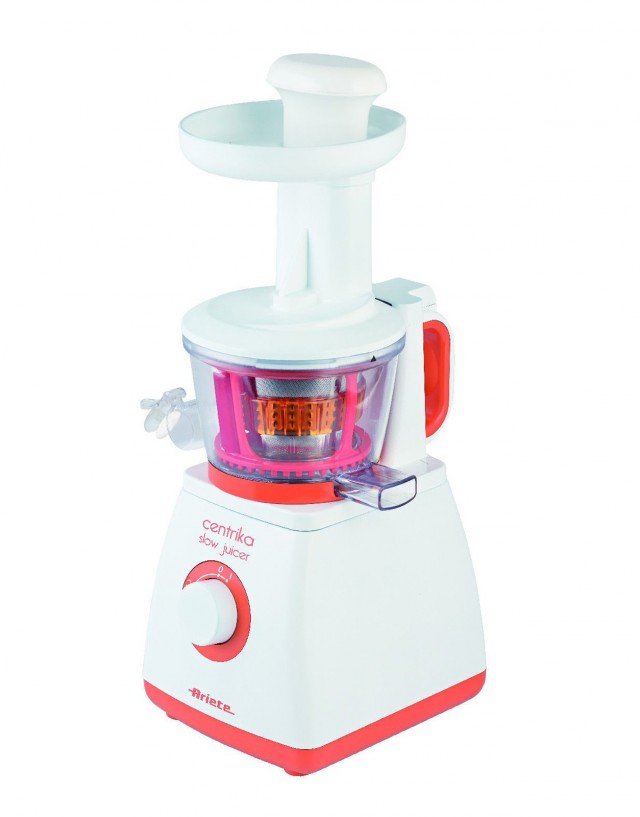 Centrika Slow Juicer di Ariete ha potenza 400 watt, cestello in acciaio inox, contenitore raccogli succo e raccogli polpa. Prezzo 135 euro. www.ariete.net Centrika Slow Juicer di Ariete ha potenza 400 watt, cestello in acciaio inox, contenitore raccogli succo e raccogli polpa. Prezzo 135 euro. www.ariete.net