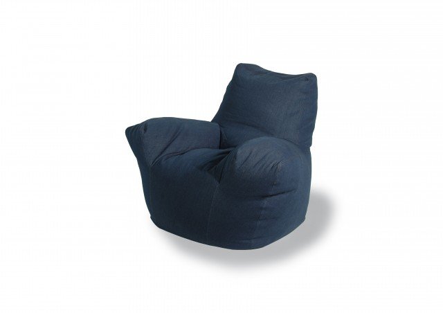 Open Legs di Progetti è una poltrona rivestita in tessuto denim e imbottita con perle di polistirolo che la rendono morbida e avvolgente. La presenza dei braccioli soft la rende più confortevole. Misura L 80 x P 80 x H 90 cm. Prezzo 362,10 euro. www.iprogetti.eu Open Legs di Progetti è una poltrona rivestita in tessuto denim e imbottita con perle di polistirolo che la rendono morbida e avvolgente. La presenza dei braccioli soft la rende più confortevole. Misura L 80 x P 80 x H 90 cm. Prezzo 362,10 euro. www.iprogetti.eu