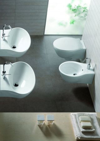wc e bidet sospesi serie Nido di Hatria in ceramica bianca wc e bidet sospesi serie Nido di Hatria in ceramica bianca