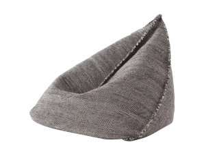 Sail di Gan in vendita su Made in design è rivestita con un originale tessuto in pura lana vergine realizzato a mano in India; è imbottita di perle di polistirolo espanso. Si adatta ai movimenti del corpo e ne assume la forma. Misura L 110 x P 100 x H 120 cm. Prezzo 1.020 euro. www.madeindesign.it Sail di Gan in vendita su Made in design è rivestita con un originale tessuto in pura lana vergine realizzato a mano in India; è imbottita di perle di polistirolo espanso. Si adatta ai movimenti del corpo e ne assume la forma. Misura L 110 x P 100 x H 120 cm. Prezzo 1.020 euro. www.madeindesign.it