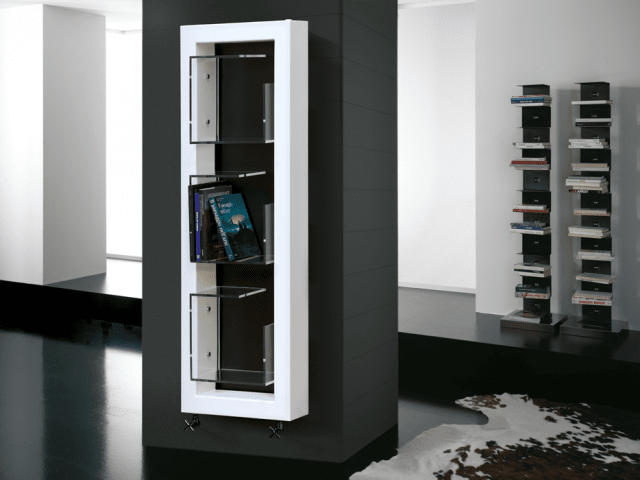 BOXES: cornice-radiatore che abbina più materiali: dall’acciaio del collettore, al polimero metacrilato dei box contenitori. Disponibile in numerose colorazioni e nelle nuove finiture Skin, dall’effetto naturale vellutato anti-riflesso che ricordano la pietra. Dimensioni: cm 170 x 55 (hxl). Resa termica: ∆t50° 587 ∆t30° 318 W BOXES: cornice-radiatore che abbina più materiali: dall’acciaio del collettore, al polimero metacrilato dei box contenitori. Disponibile in numerose colorazioni e nelle nuove finiture Skin, dall’effetto naturale vellutato anti-riflesso che ricordano la pietra. Dimensioni: cm 170 x 55 (hxl). Resa termica: ∆t50° 587 ∆t30° 318 W