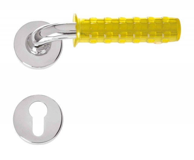 La maniglia Popgum di Enrico Cassina ha un’impugnatura morbida e intercambiabile in 6 colori differenti. E’ disponibile nelle version per porta e per finestra. E’ realizzata in gomma atossica e ed è stata studiata con un movimento di rotazione dell’impugnatura tramite ghiera in poliammide con molla integrata. Disegnata dal designer Lorenzo Susini. Prezzo 60,00 euro (confezione contenente n.1 maniglia con le 6 varianti di colore). www.enricocassina.it La maniglia Popgum di Enrico Cassina ha un’impugnatura morbida e intercambiabile in 6 colori differenti. E’ disponibile nelle version per porta e per finestra. E’ realizzata in gomma atossica e ed è stata studiata con un movimento di rotazione dell’impugnatura tramite ghiera in poliammide con molla integrata. Disegnata dal designer Lorenzo Susini. Prezzo 60,00 euro (confezione contenente n.1 maniglia con le 6 varianti di colore). www.enricocassina.it