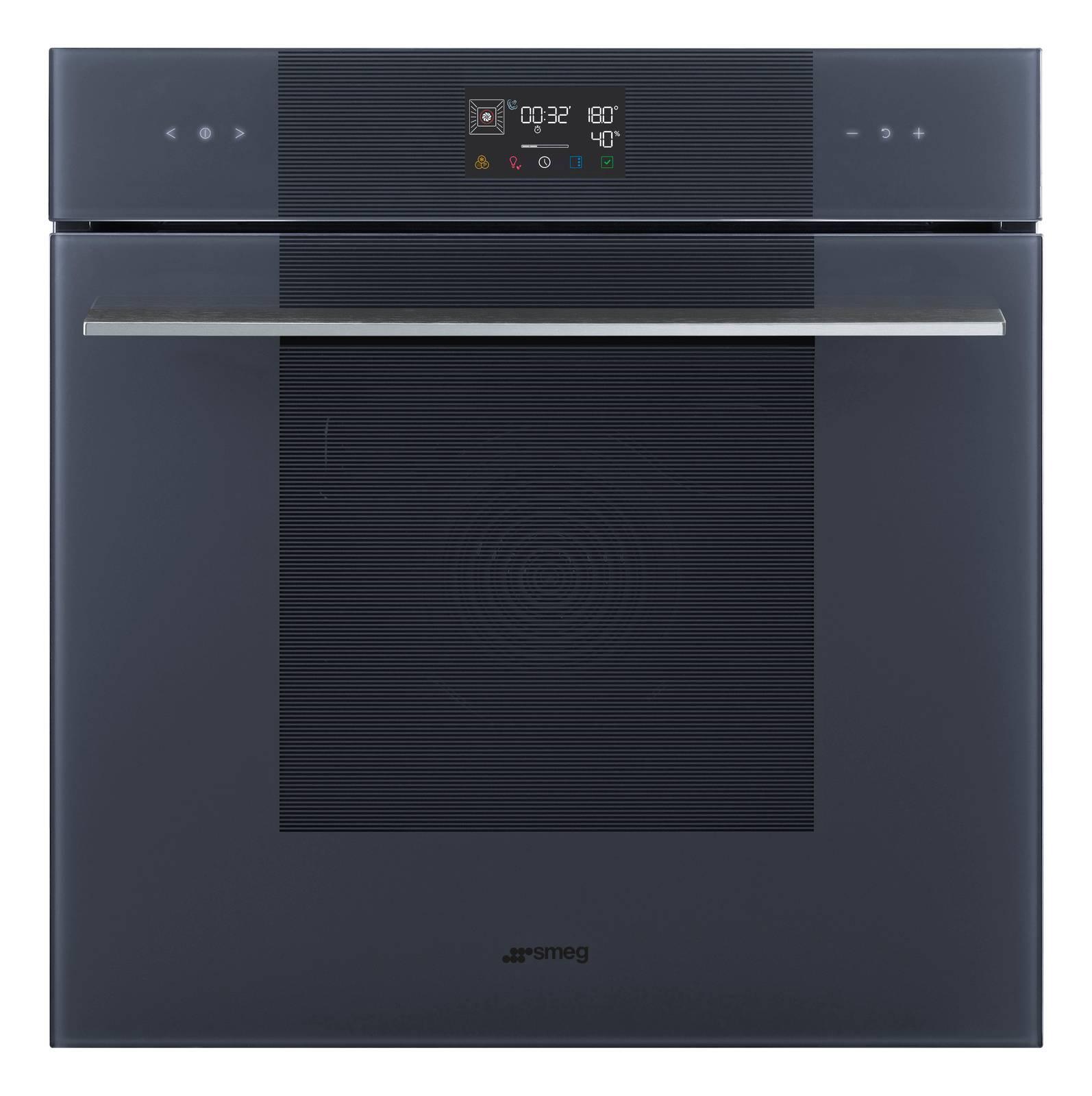 Applicato sulle pareti del forno Galileo Pyro Steam di Smeg lo smalto pirolitico Ever Clean, resistente agli acidi, oltre a risultare gradevolmente luminoso, favorisce una maggiore pulizia grazie alla ridottissima porosità in quanto riduce l’aderenza dei grassi in cottura. Ha 12 funzioni di cottura e cuoce anche a vapore, è capiente 68 litri ed è in classe A+. Prezzo 2.049 euro. www.smeg.it