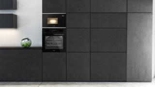 Capiente 72 litri, il forno elettrico con 14 funzioni S5 BO6505T di Silverline é dotato di tecnologia 3D Airmove che permette di avere una temperatura omogenea in tutto il vano. Ha funzione Steam Clean in cui il calore trasforma l’acqua in vapore per ammorbidire i residui di grasso e facilitare la pulizia. Inoltre il pannello catalitico autopulente posteriore assorbe lo sporco. Prezzo da rivenditore. www.silverline.com