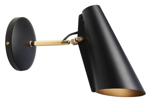 L'applique Birdy di Northen Lighting in vendita su Made in design è stata disegnata nel 1952. Il paralume orientabile in alluminio dipinto permette di direzionare la luce. Misura L 31,5 x H 19 cm. Prezzo 219 euro. www.madeindesign.it L'applique Birdy di Northen Lighting in vendita su Made in design è stata disegnata nel 1952. Il paralume orientabile in alluminio dipinto permette di direzionare la luce. Misura L 31,5 x H 19 cm. Prezzo 219 euro. www.madeindesign.it