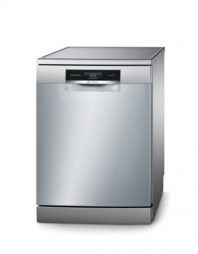 La lavastoviglie della Serie 8 mod. SMS88TI03E di Bosch, ha programma Super 60°C per risultati brillanti di pulizia e asciugatura e utilizza solo 7,5 litri di acqua per ciclo di lavaggio. In classe di efficienza energetica A+++ -10%, è silenziosa 44 dB. Per 13 coperti, misura L 60 x P 60 x H 84,5 cm. Prezzo 1.200 euro. www.bosch.it La lavastoviglie della Serie 8 mod. SMS88TI03E di Bosch, ha programma Super 60°C per risultati brillanti di pulizia e asciugatura e utilizza solo 7,5 litri di acqua per ciclo di lavaggio. In classe di efficienza energetica A+++ -10%, è silenziosa 44 dB. Per 13 coperti, misura L 60 x P 60 x H 84,5 cm. Prezzo 1.200 euro. www.bosch.it
