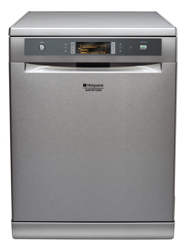 Ha capacità di 14 coperti la lavastoviglie LFD 11M 132 OC IX EU di Hotpoint in classe di efficienza energetica A+++. Con la tecnologia Zone Wash è possibile scegliere con quale cestello eseguire il lavaggio, concentrando così la potenza per una pulizia perfetta, mentre con quella Active Oxygen si abbattono e rimuovono i cattivi odori prodotti dai residui di cibo sulle stoviglie in attesa del ciclo di lavaggio. Misura L 60 x P 60 x H 85 cm. Prezzo 749 euro. www.hotpoint-ariston.it Ha capacità di 14 coperti la lavastoviglie LFD 11M 132 OC IX EU di Hotpoint in classe di efficienza energetica A+++. Con la tecnologia Zone Wash è possibile scegliere con quale cestello eseguire il lavaggio, concentrando così la potenza per una pulizia perfetta, mentre con quella Active Oxygen si abbattono e rimuovono i cattivi odori prodotti dai residui di cibo sulle stoviglie in attesa del ciclo di lavaggio. Misura L 60 x P 60 x H 85 cm. Prezzo 749 euro. www.hotpoint-ariston.it
