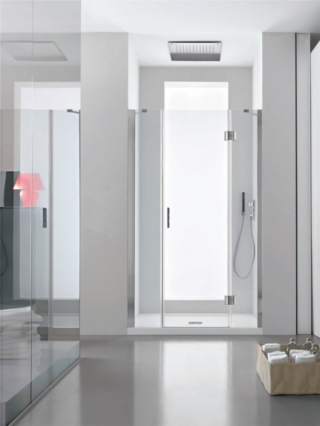 parete doccia Yakima di Arcom con profilo in alluminio Brill in vetro temperato parete doccia Yakima di Arcom con profilo in alluminio Brill in vetro temperato