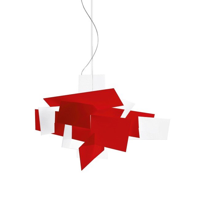 Con il paralume in metacrilato, la sospensione - che monta una lampada alogena da 150 watt - emette una luce diffusa e crea un gioco di chiari e scuri in tutte le direzioni. È disponibile in rosso, bianco e grigio. Big Bang di Foscarini misura L 79 x P 23 x H 66 cm e costa 877 euro www.foscarini.com Tel. 041/5953811 Con il paralume in metacrilato, la sospensione - che monta una lampada alogena da 150 watt - emette una luce diffusa e crea un gioco di chiari e scuri in tutte le direzioni. È disponibile in rosso, bianco e grigio. Big Bang di Foscarini misura L 79 x P 23 x H 66 cm e costa 877 euro www.foscarini.com Tel. 041/5953811