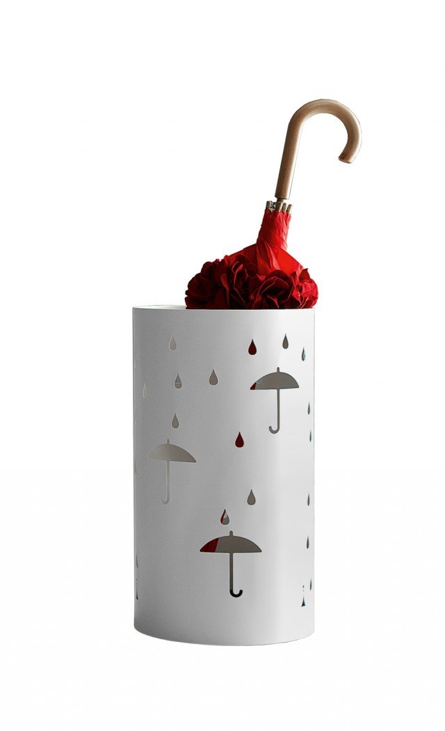 Il portaombrelli cilindrico è in ferro con decoro intagliato a laser. Realizzato in vari colori, è capiente ma leggero, anche visivamente. Rain di Cosatto misura Ø 28 x H 52 cm e costa 154 euro www.cosattoletti.it Tel. 0432/571498 Il portaombrelli cilindrico è in ferro con decoro intagliato a laser. Realizzato in vari colori, è capiente ma leggero, anche visivamente. Rain di Cosatto misura Ø 28 x H 52 cm e costa 154 euro www.cosattoletti.it Tel. 0432/571498