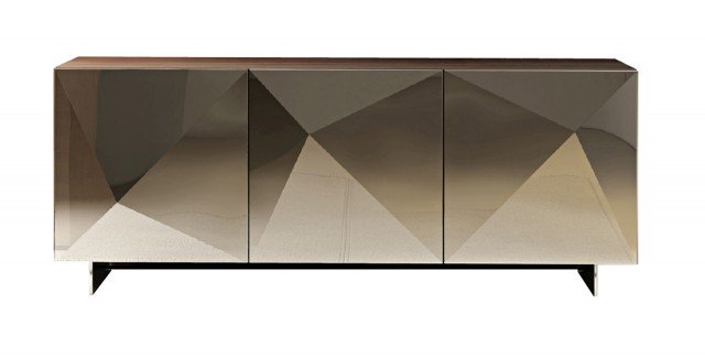 Sfrutta bene lo spazio in orizzontale il contenitore con ante e fianchi in alluminio specchiante piegato a mano e sistema di apertura push-pull. Kubric di Riflessi misura L 198 x P 52 X H 73 cm e costa 3.864 euro www.riflessisrl.it Tel. 085/9031054 Sfrutta bene lo spazio in orizzontale il contenitore con ante e fianchi in alluminio specchiante piegato a mano e sistema di apertura push-pull. Kubric di Riflessi misura L 198 x P 52 X H 73 cm e costa 3.864 euro www.riflessisrl.it Tel. 085/9031054
