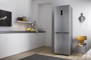 Nel frigorifero combinato eXtra LI80 FF20 X B di Indesit l’estrema flessibilità degli interni, consente di trovare sempre facilmente lo spazio giusto per ciascun alimento, garantendone la miglior conservazione. Per esempio il contenitore estraibile Flexi Use Box può essere posizionato a due altezze diverse. No Frost, in classe di efficienza energetica A++, ha capacità lorda totale di 330 litri. Misura L 60 x P 63 x H 189 cm. Prezzo 599 euro. www.indesit.it Nel frigorifero combinato eXtra LI80 FF20 X B di Indesit l’estrema flessibilità degli interni, consente di trovare sempre facilmente lo spazio giusto per ciascun alimento, garantendone la miglior conservazione. Per esempio il contenitore estraibile Flexi Use Box può essere posizionato a due altezze diverse. No Frost, in classe di efficienza energetica A++, ha capacità lorda totale di 330 litri. Misura L 60 x P 63 x H 189 cm. Prezzo 599 euro. www.indesit.it
