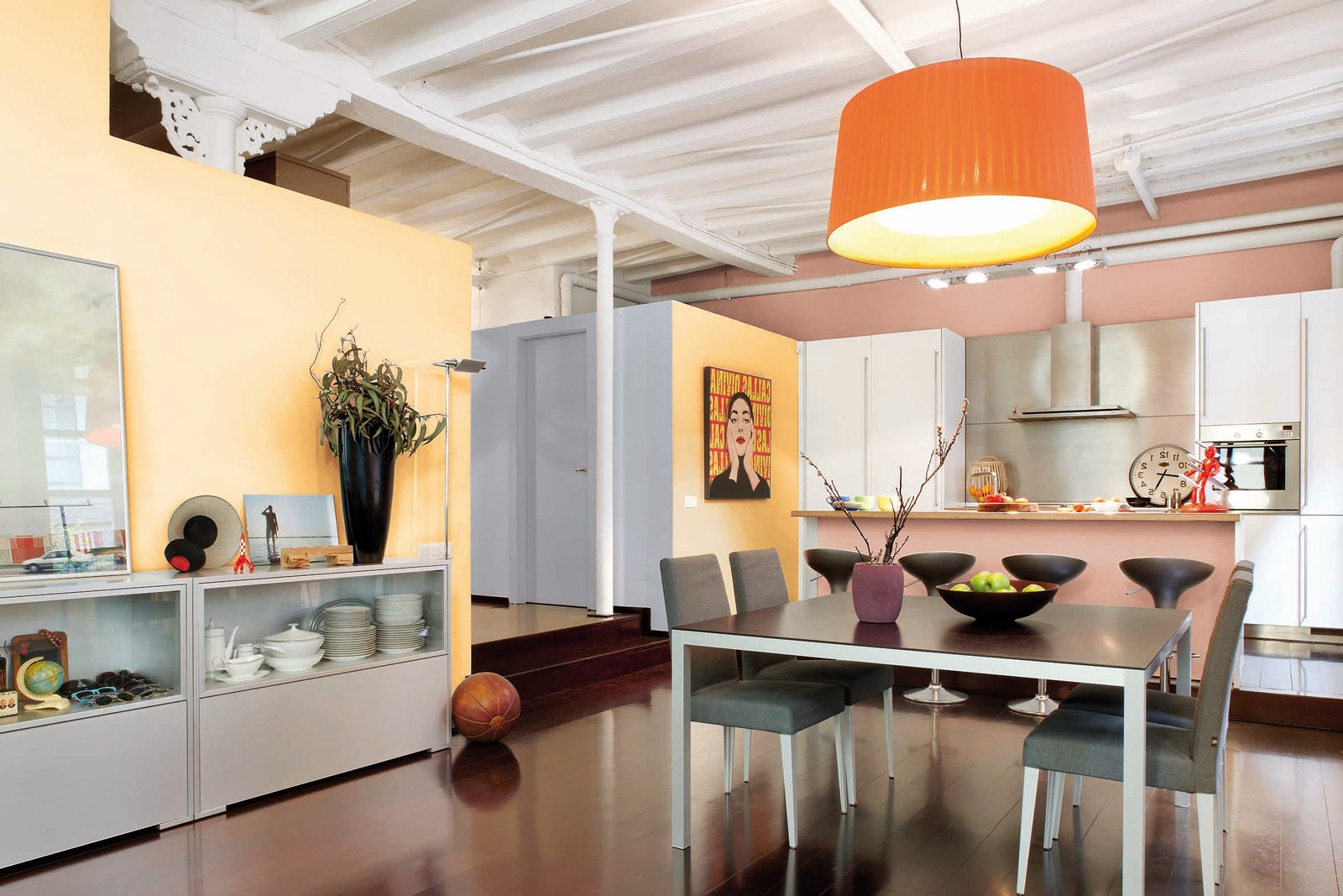 Dipingere le pareti con effetti decorativi: un video ti spiega come ... Pittura pareti effetti speciali