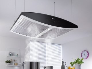 La cappa aspirante a ricircolo di forma ellittica da 100 cm DA 7006 D Aura di Miele, è dotata del sistema Con@ctivity 2.0 con cui può comunicare con il piano cottura rilevando cosa si sta preparando e selezionando quindi, in modo automatico, il livello di funzionamento ottimale. E’ silenziosa 67 db(A). Prezzo 3.416,00 euro. www.mieleitalia.it La cappa aspirante a ricircolo di forma ellittica da 100 cm DA 7006 D Aura di Miele, è dotata del sistema Con@ctivity 2.0 con cui può comunicare con il piano cottura rilevando cosa si sta preparando e selezionando quindi, in modo automatico, il livello di funzionamento ottimale. E’ silenziosa 67 db(A). Prezzo 3.416,00 euro. www.mieleitalia.it