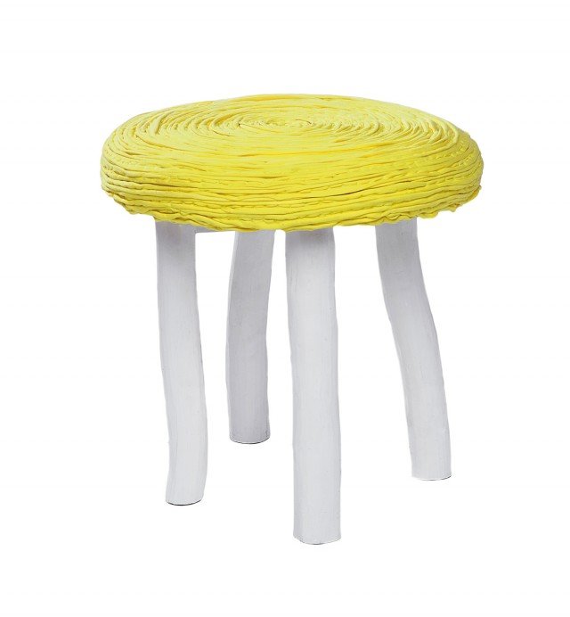 Pisolo di Sitap ha la seduta rotonda rivestita in puro cotone in due varianti di colore, le quattro gambe con uno stile piacevolmente rustico sono in legno laccato bianco. Misura ø 40 x H 40 cm. Prezzo 109,80 euro. www.sitap.it Pisolo di Sitap ha la seduta rotonda rivestita in puro cotone in due varianti di colore, le quattro gambe con uno stile piacevolmente rustico sono in legno laccato bianco. Misura ø 40 x H 40 cm. Prezzo 109,80 euro. www.sitap.it