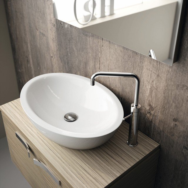 lavabo d’appoggio ovale linea Strada di Ideal Standard in ceramica bianca lavabo d’appoggio ovale linea Strada di Ideal Standard in ceramica bianca