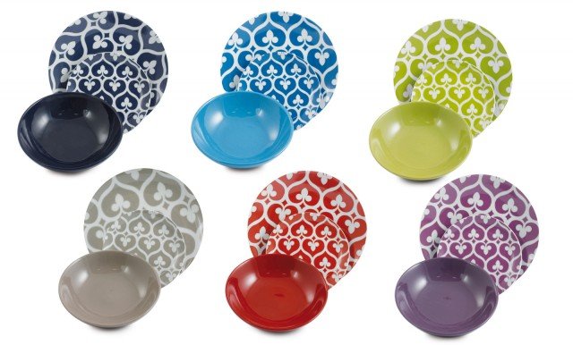 I piatti rotondi Mandala di Villa d'Este sono disponibili in sei allegre varianti di colore; il piatto liscio e frutta sono decorati da un motivo stilizzato candido effetto optical. Prezzo 63 euro (il set da 12 pz). www.villadestehometivoli.it I piatti rotondi Mandala di Villa d'Este sono disponibili in sei allegre varianti di colore; il piatto liscio e frutta sono decorati da un motivo stilizzato candido effetto optical. Prezzo 63 euro (il set da 12 pz). www.villadestehometivoli.it