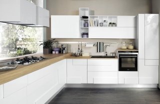 cucina angolare con ante candide prive di maniglie Creativa di Lube Cucine cucina angolare con ante candide prive di maniglie Creativa di Lube Cucine