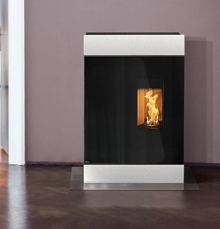 modello a pellet canalizzabile con potenza nominale di 9 kW Roco MultiAir di Rika modello a pellet canalizzabile con potenza nominale di 9 kW Roco MultiAir di Rika