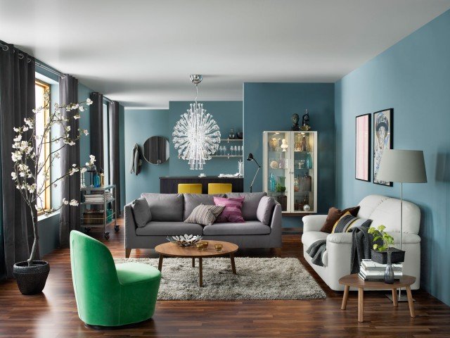 1. Stockholm di Ikea è impiallacciato in noce e ha le gambe realizzate in noce massiccio; le venature sempre diverse rendono ogni pezzo unico. Il piano rotondo di grandi dimensioni permette di esporre libri d’arte o di servire comodamente il tè. Misura ø 93 x H 35 cm. Prezzo 199 euro. www.ikea.it 1. Stockholm di Ikea è impiallacciato in noce e ha le gambe realizzate in noce massiccio; le venature sempre diverse rendono ogni pezzo unico. Il piano rotondo di grandi dimensioni permette di esporre libri d’arte o di servire comodamente il tè. Misura ø 93 x H 35 cm. Prezzo 199 euro. www.ikea.it