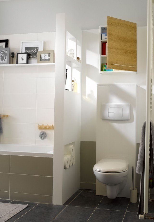 Ha scarico a muro il vaso sospeso Suite di Leroy Merlin in ceramica bianca. Misura L 36 x P 53 cm. Prezzo, escluso sedile, 89 euro. www.leroymerlin.it Ha scarico a muro il vaso sospeso Suite di Leroy Merlin in ceramica bianca. Misura L 36 x P 53 cm. Prezzo, escluso sedile, 89 euro. www.leroymerlin.it
