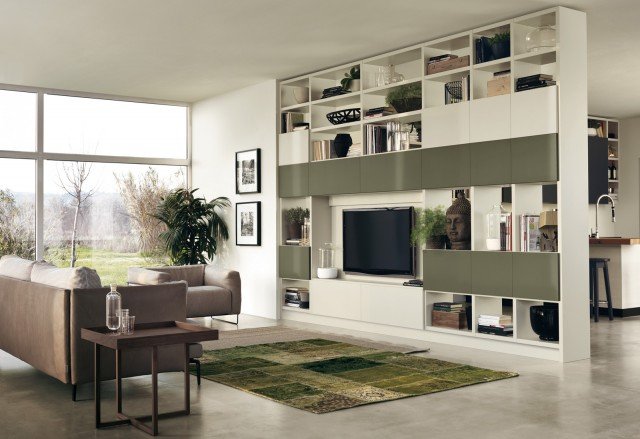 Living Motus di Scavolini permette di integrare armoniosamente il soggiorno e la cucina grazie alla parete Fluida che dà vita ad un’elegante libreria portaoggetti. La struttura è realizzata in decorativo Grigio Gabbiano con elementi laccato opaco Tortora e Verde Lichene. Prezzo su richiesta. www.scavolini.com Living Motus di Scavolini permette di integrare armoniosamente il soggiorno e la cucina grazie alla parete Fluida che dà vita ad un’elegante libreria portaoggetti. La struttura è realizzata in decorativo Grigio Gabbiano con elementi laccato opaco Tortora e Verde Lichene. Prezzo su richiesta. www.scavolini.com