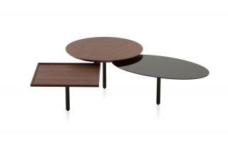 8. 3Table di Porro è un modello originale: è formato da tre piani diversi, quadrato, rotondo e ovale, realizzati in legno e in cristallo retroverniciato nero. Le gambe sono in metallo nero lucido. I piani laterali possono ruotare attorno a quello centrale. Misura L 170 x P 120 x H 36,5 cm. Prezzo 1.251,72 euro. www.porro.com 8. 3Table di Porro è un modello originale: è formato da tre piani diversi, quadrato, rotondo e ovale, realizzati in legno e in cristallo retroverniciato nero. Le gambe sono in metallo nero lucido. I piani laterali possono ruotare attorno a quello centrale. Misura L 170 x P 120 x H 36,5 cm. Prezzo 1.251,72 euro. www.porro.com