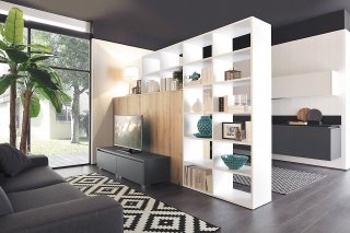 Oltre di Cucine Lube è una parete/libreria realizzata con materiali pregiati come l’impiallacciatura Rovere Invecchiato della boiserie che “scalda” la struttura a grandi moduli candidi. Prezzo su richiesta. www.cucinelube.it Oltre di Cucine Lube è una parete/libreria realizzata con materiali pregiati come l’impiallacciatura Rovere Invecchiato della boiserie che “scalda” la struttura a grandi moduli candidi. Prezzo su richiesta. www.cucinelube.it