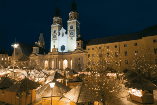 Il mercatino di Natale di Bressanone ha luogo sulla piazza centrale della città altoatesina. @ Alto Adige Marketing, Alex Filz Il mercatino di Natale di Bressanone ha luogo sulla piazza centrale della città altoatesina. @ Alto Adige Marketing, Alex Filz