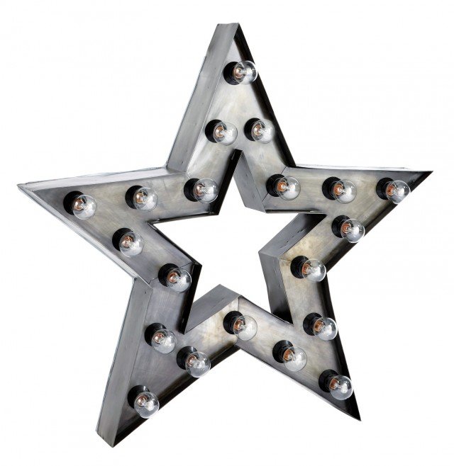 L’applique Alabama di Maisons du monde ha la forma di una stella, è in metallo con ben venti lampadine: un’illuminazione romantica per le serate di festa, ma non solo! Misura L 80 x P 10 x H 80 cm. Prezzo 119,90 euro. www.maisonsdumonde.com L’applique Alabama di Maisons du monde ha la forma di una stella, è in metallo con ben venti lampadine: un’illuminazione romantica per le serate di festa, ma non solo! Misura L 80 x P 10 x H 80 cm. Prezzo 119,90 euro. www.maisonsdumonde.com