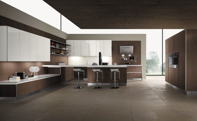 Una penisola grande e dotata di bancone per Stratos di Mobilturi la cucina da chef che permette di esporre accessori e piccoli elettrodomestici grazie alle mensole. Le basi hanno la finitura Grainwood castagno e i pensili, presenti anche nel living, sono in vetro bianco lucido . Una base misura L 60 x P 56 x H 72 cm. Prezzo 225,70 euro. www.mobilturi.it Una penisola grande e dotata di bancone per Stratos di Mobilturi la cucina da chef che permette di esporre accessori e piccoli elettrodomestici grazie alle mensole. Le basi hanno la finitura Grainwood castagno e i pensili, presenti anche nel living, sono in vetro bianco lucido . Una base misura L 60 x P 56 x H 72 cm. Prezzo 225,70 euro. www.mobilturi.it